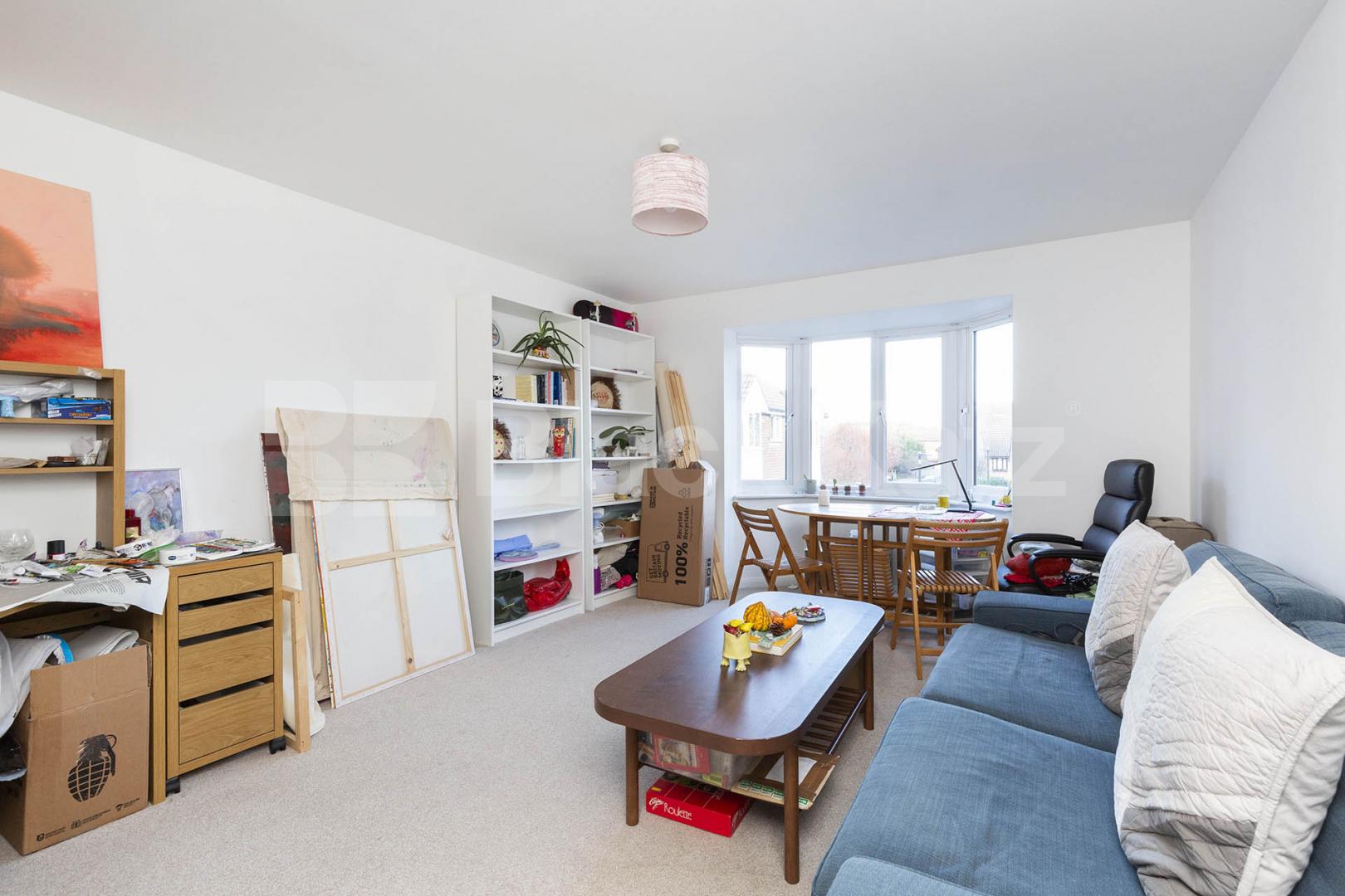 Large two bed apartment located within easy access to Kings Cross & Islington Bunning Way , Caledonian Road